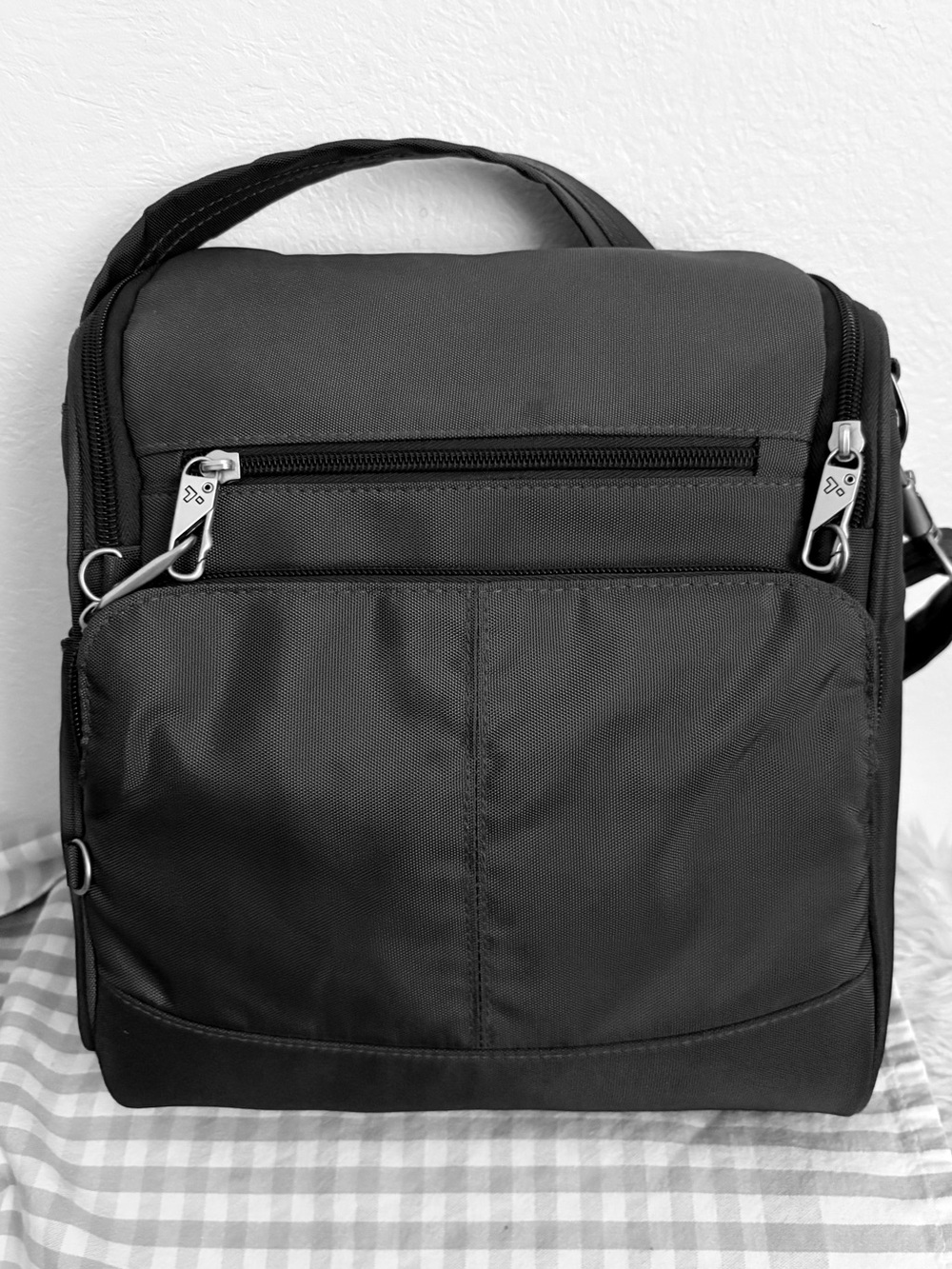 Travelon Anti-theft Travel Crossbody Approx 10”x11”x3.5”